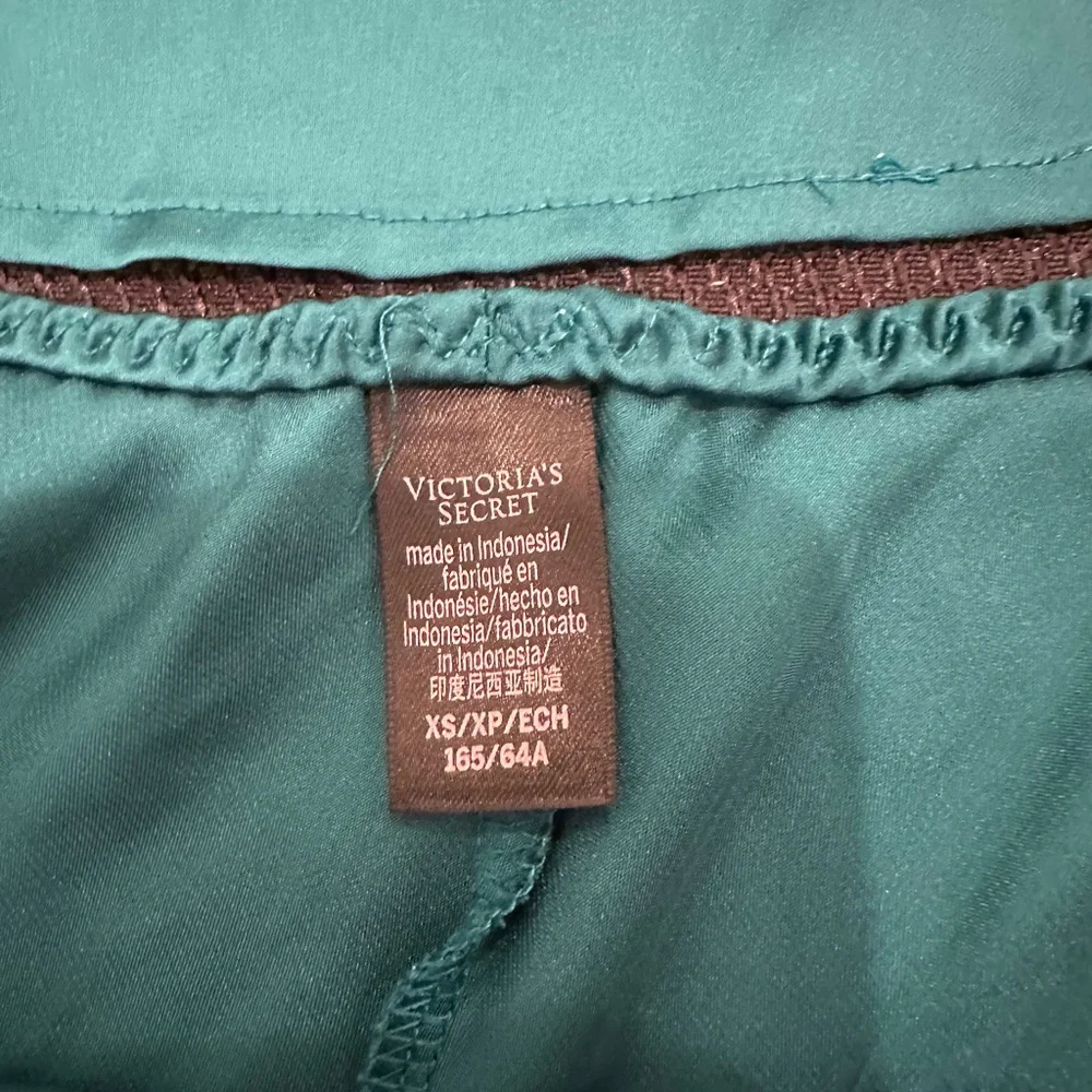 Victoria’s Secret Satin & Lace Sleep Set - Picture 3 of 5